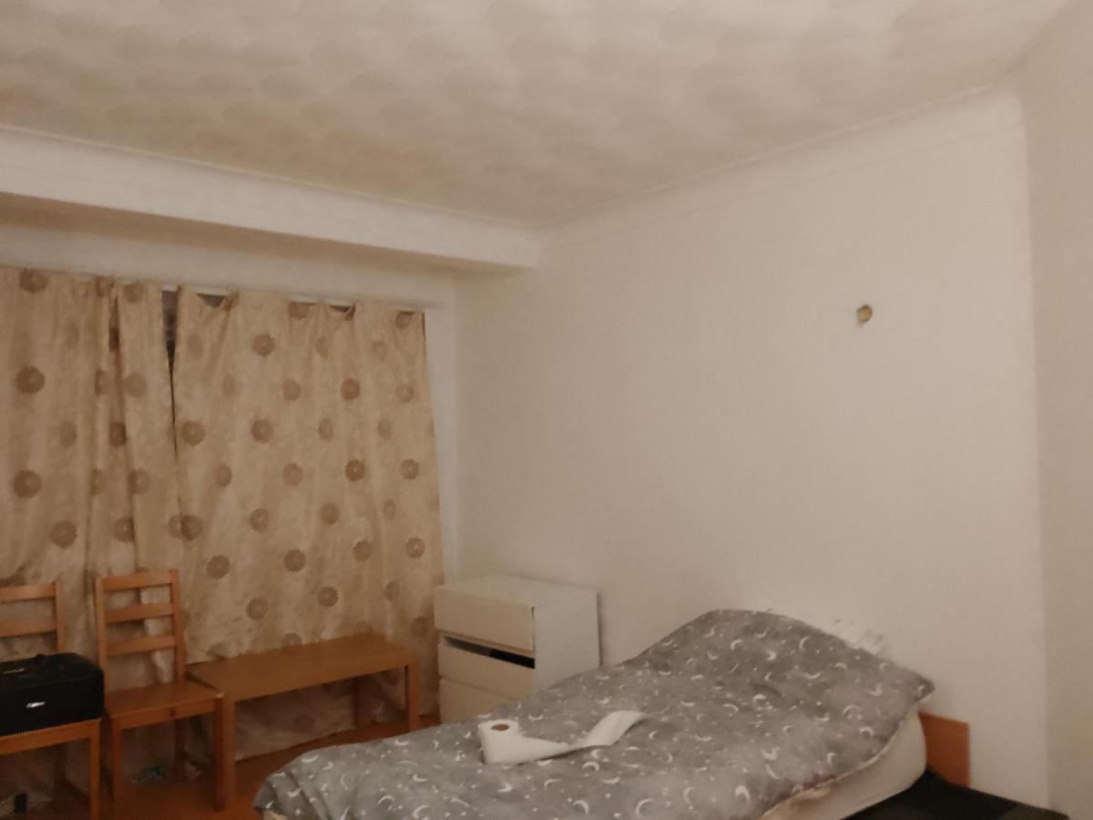 Private Rooms In 3 Bedroom Flat!! London Exterior photo